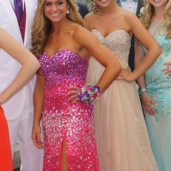 ✨✨Gorgeous Blush Prom Crystal Dress ✨✨ - Picture 5 of 6